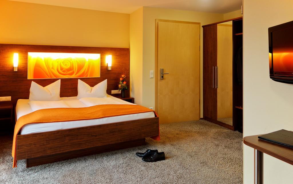 Lindenberger Hof Hotel ลินเดนแบร์ก เอม อัลกอย ห้อง รูปภาพ