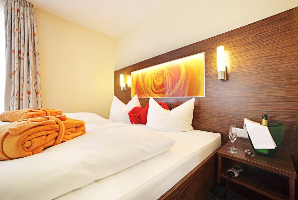 Lindenberger Hof Hotel ลินเดนแบร์ก เอม อัลกอย ภายนอก รูปภาพ