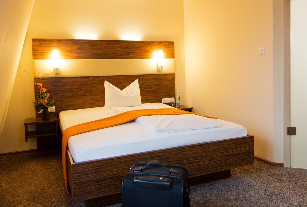 Lindenberger Hof Hotel ลินเดนแบร์ก เอม อัลกอย ภายนอก รูปภาพ