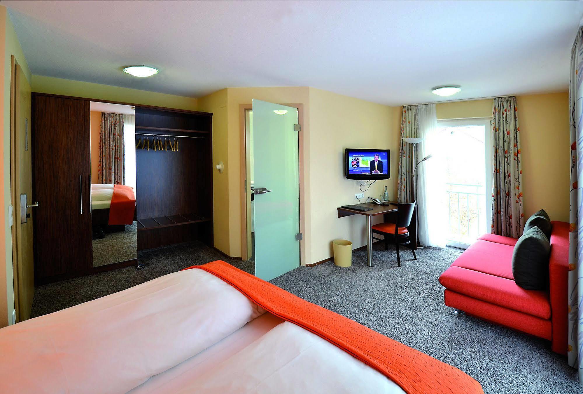 Lindenberger Hof Hotel ลินเดนแบร์ก เอม อัลกอย ภายนอก รูปภาพ